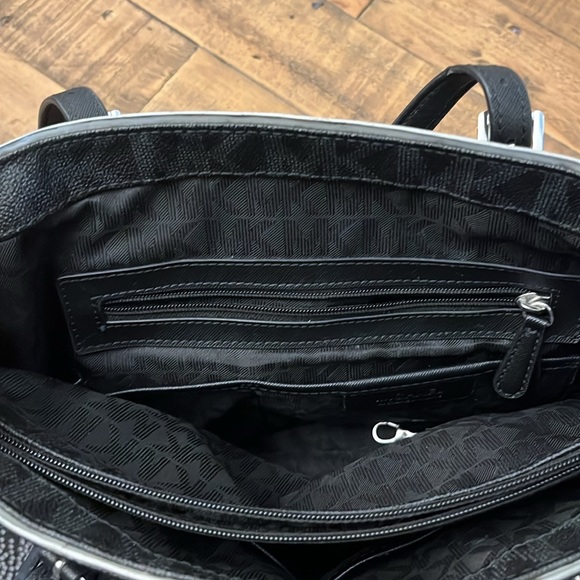 Michael Kors black handbag - Picture 5 of 5